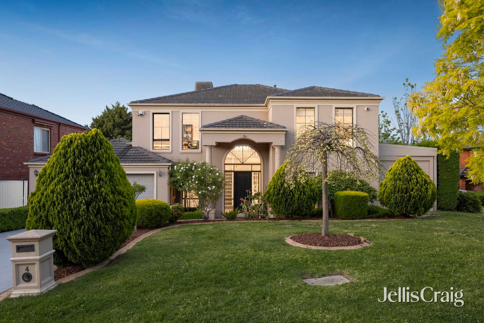 4 Woodlands Edge, Templestowe image 1