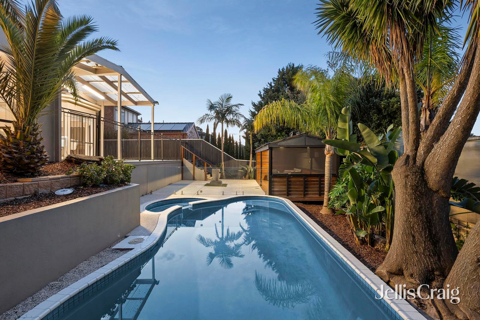 4 Woodlands Edge, Templestowe image 2