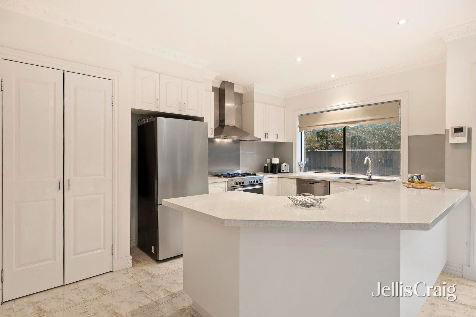 4 Woodlands Edge, Templestowe image 8