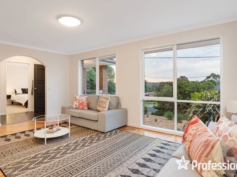 4 Wyuna Walk, Mooroolbark image 2