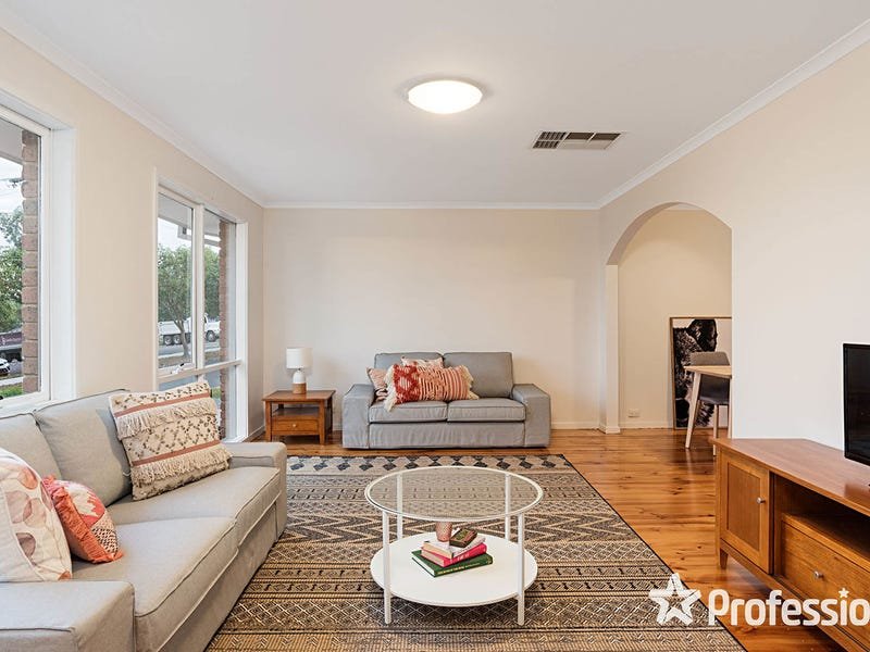 4 Wyuna Walk, Mooroolbark image 3