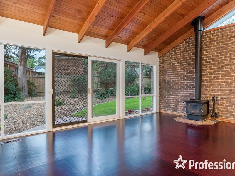 4 Wyuna Walk, Mooroolbark image 8