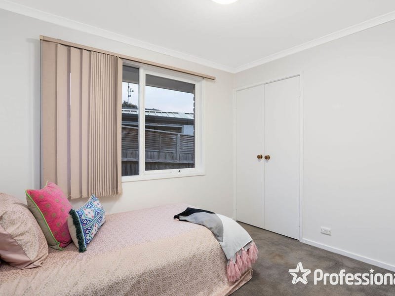 4 Wyuna Walk, Mooroolbark image 12