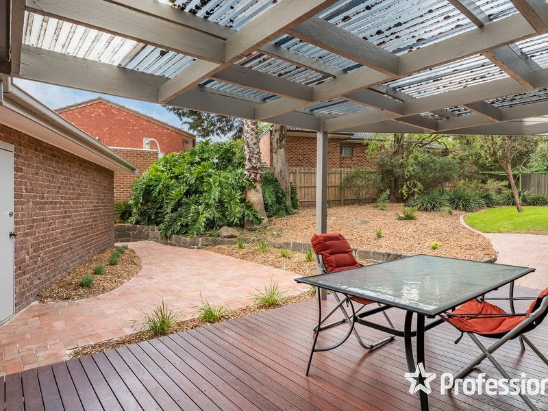 4 Wyuna Walk, Mooroolbark image 14