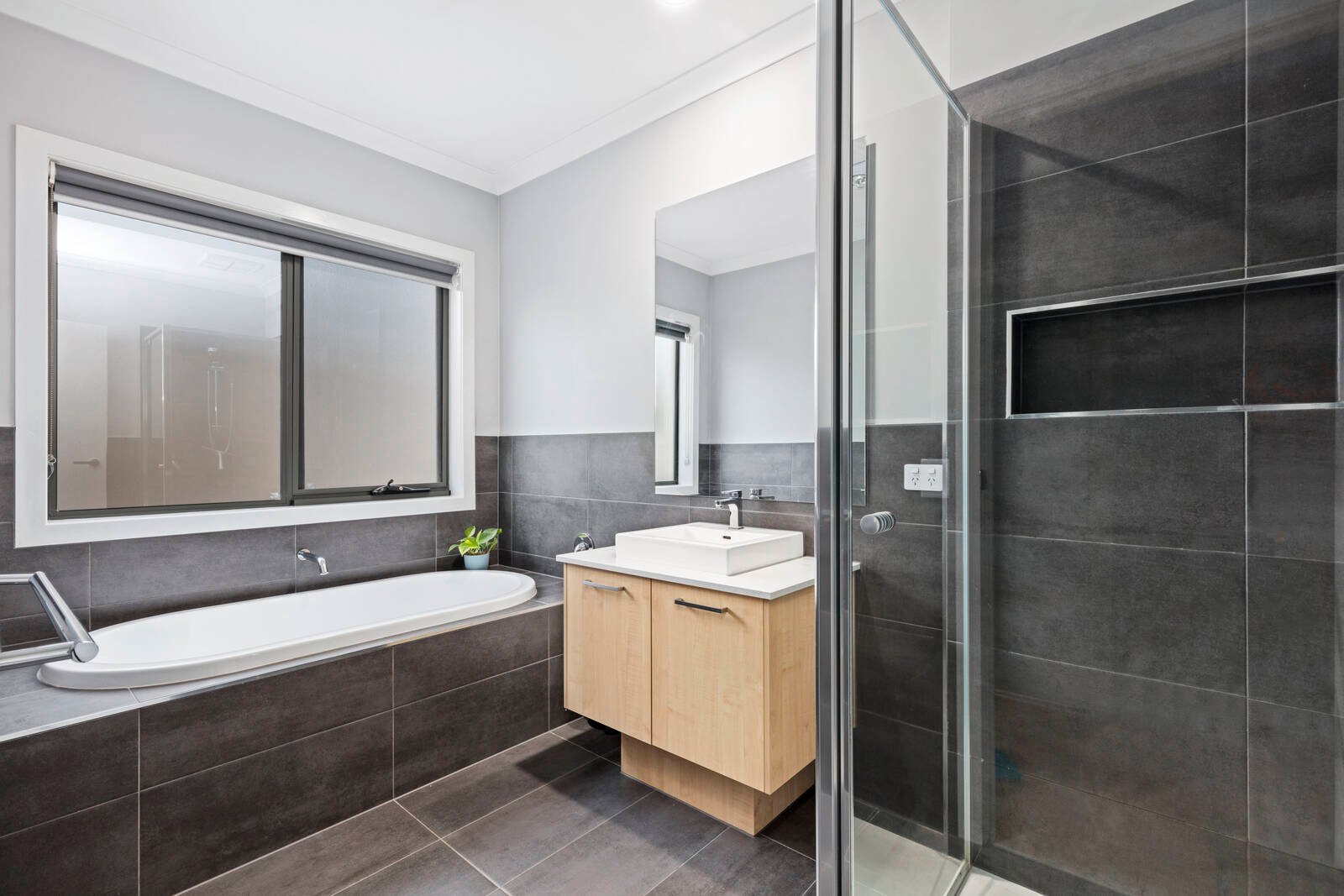 Property Gallery Thumbnail 13