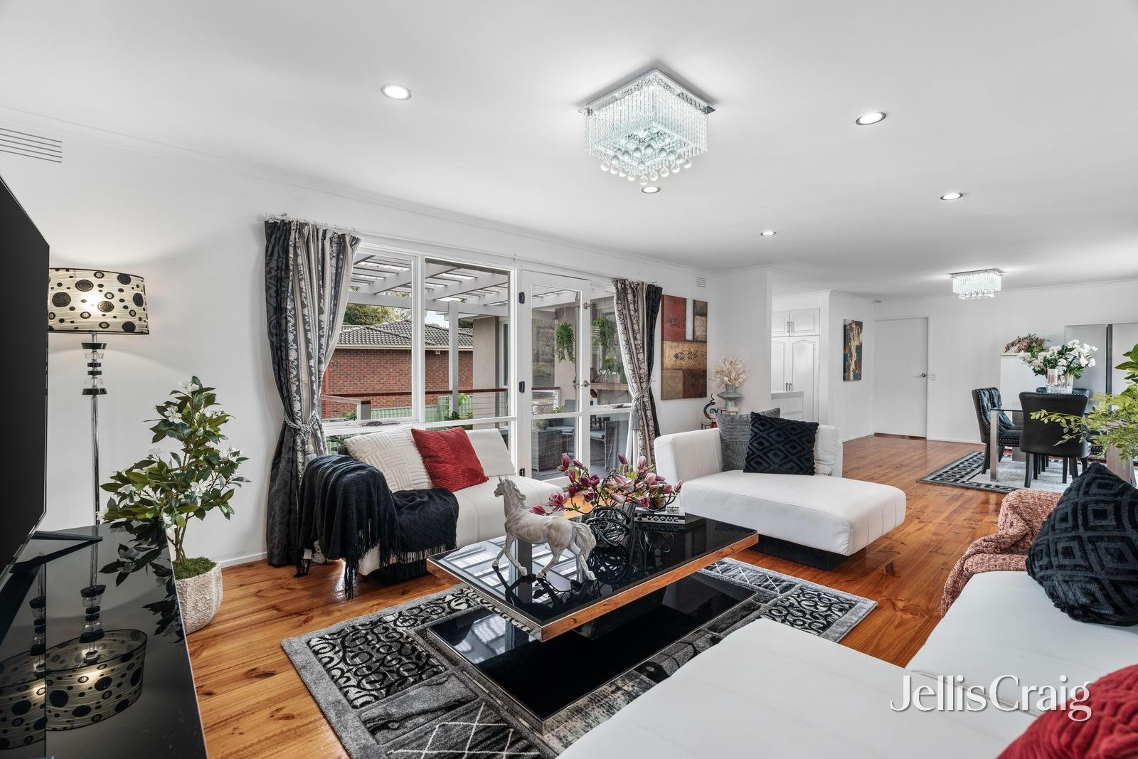 40 Atheldene Drive, Glen Waverley image 2
