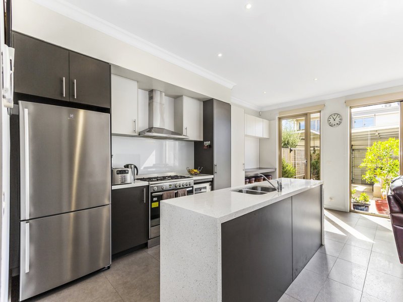 40 Brown Ave, Ascot Vale image 2