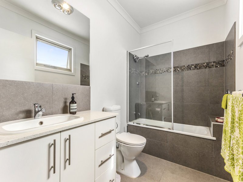 40 Brown Ave, Ascot Vale image 4