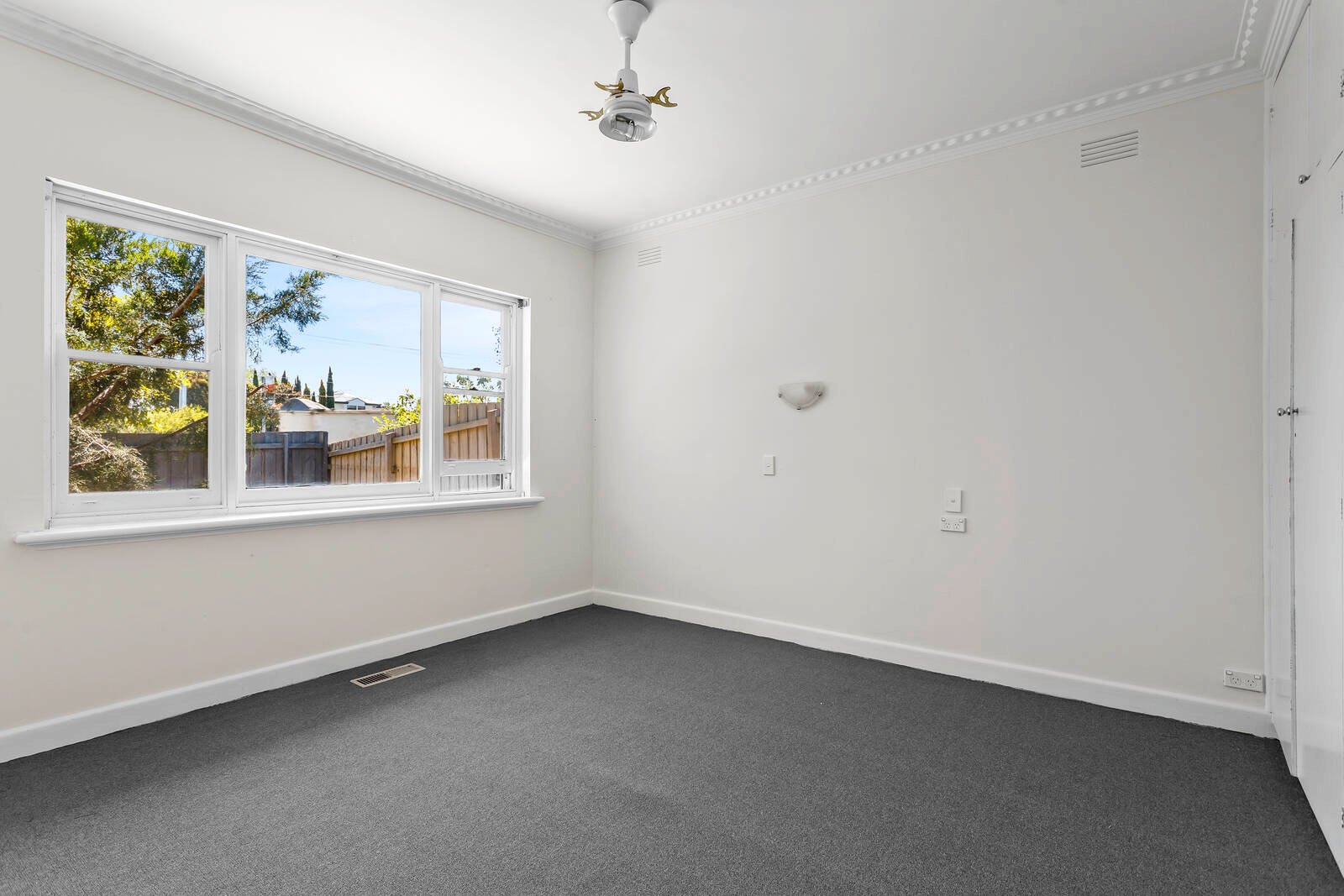 Property Gallery Thumbnail 6