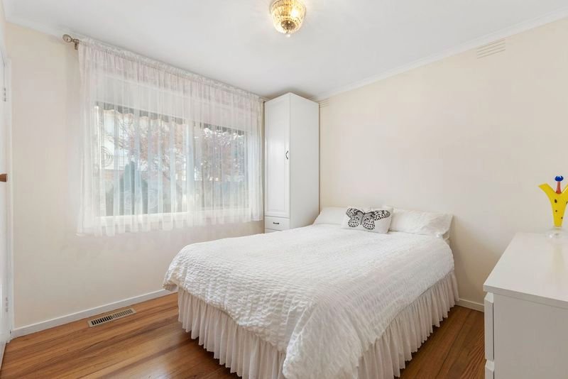 40 Gauntlet Avenue, Glen Waverley image 7
