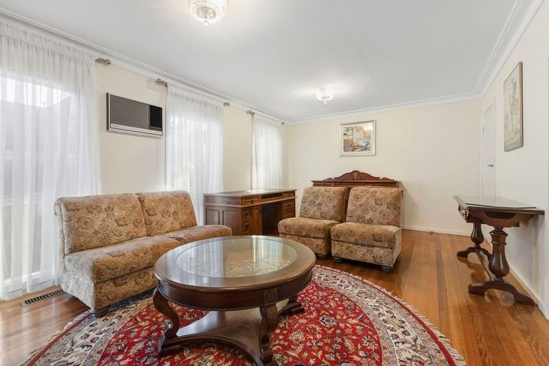40 Gauntlet Avenue, Glen Waverley image 8