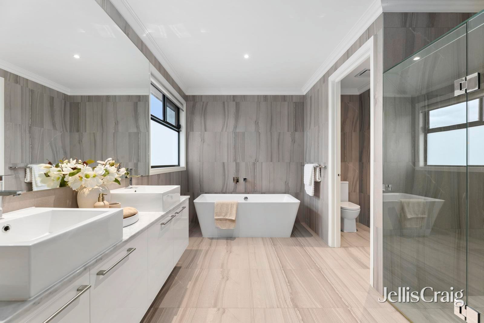 40 Leicester Avenue, Glen&nbsp;Waverley image 11