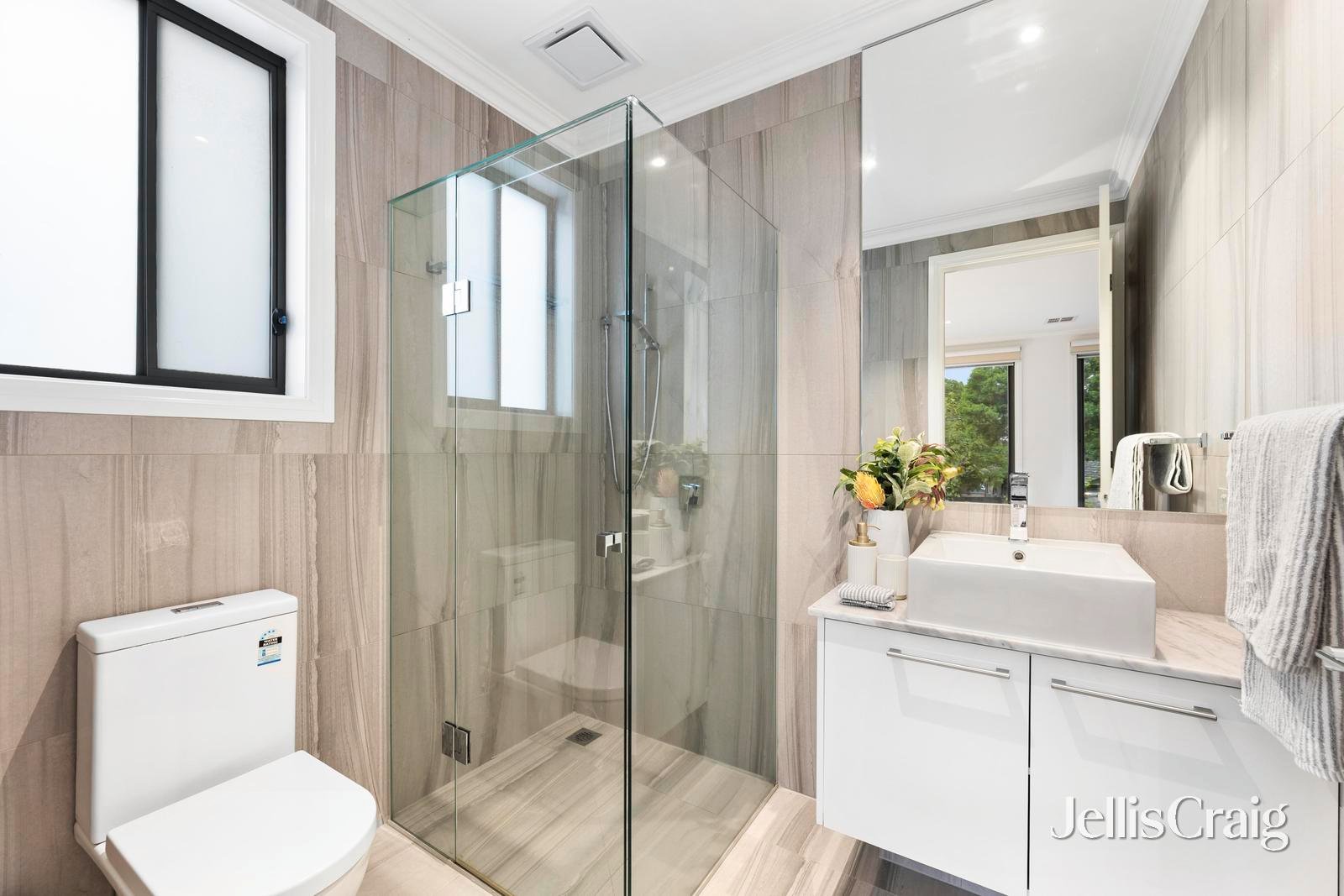 40 Leicester Avenue, Glen&nbsp;Waverley image 15