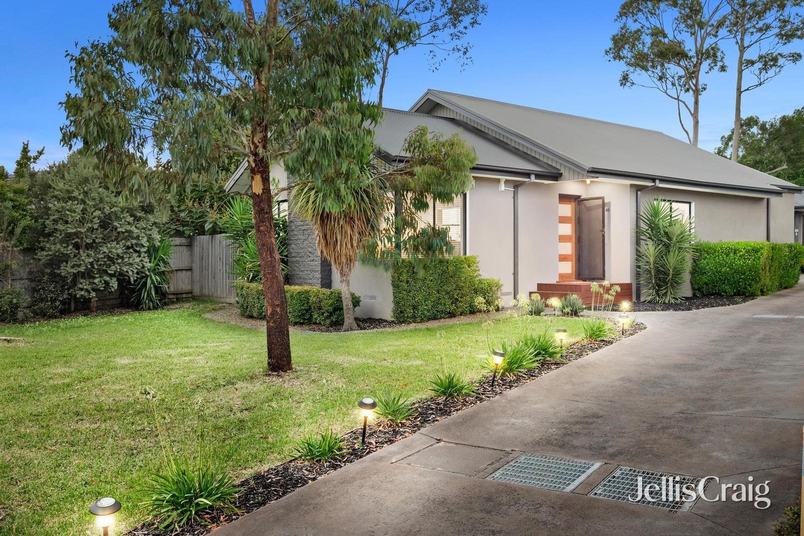 40 Longfellow Avenue, Mooroolbark image 1