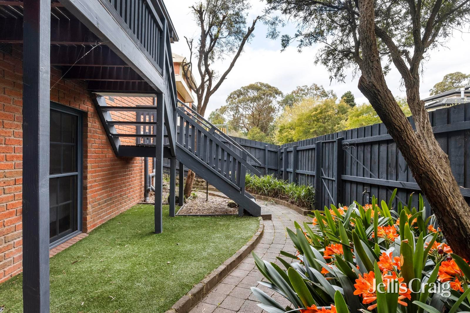 40 Park Crescent, Kew image 12
