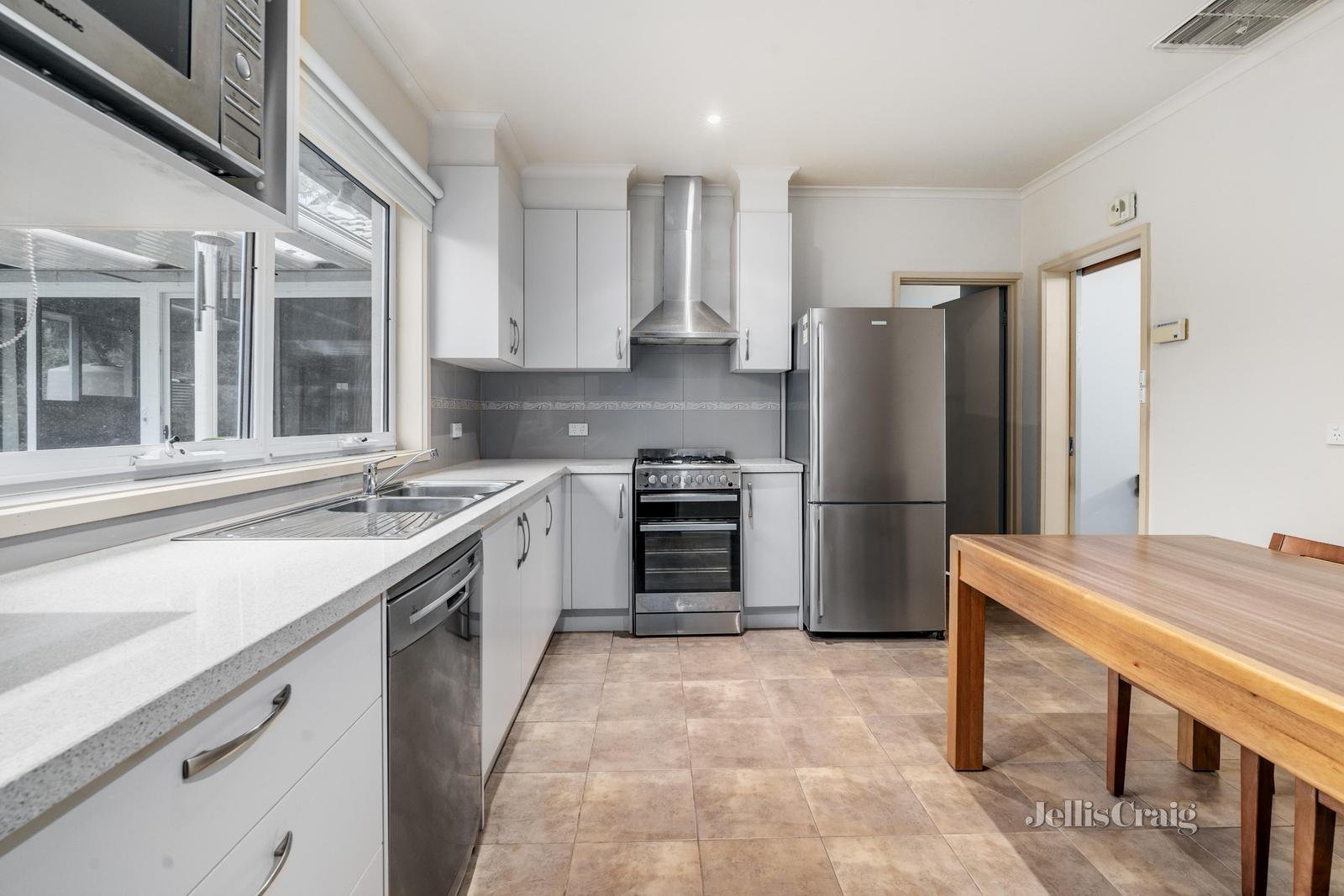 40 Romoly Drive, Forest Hill image 4