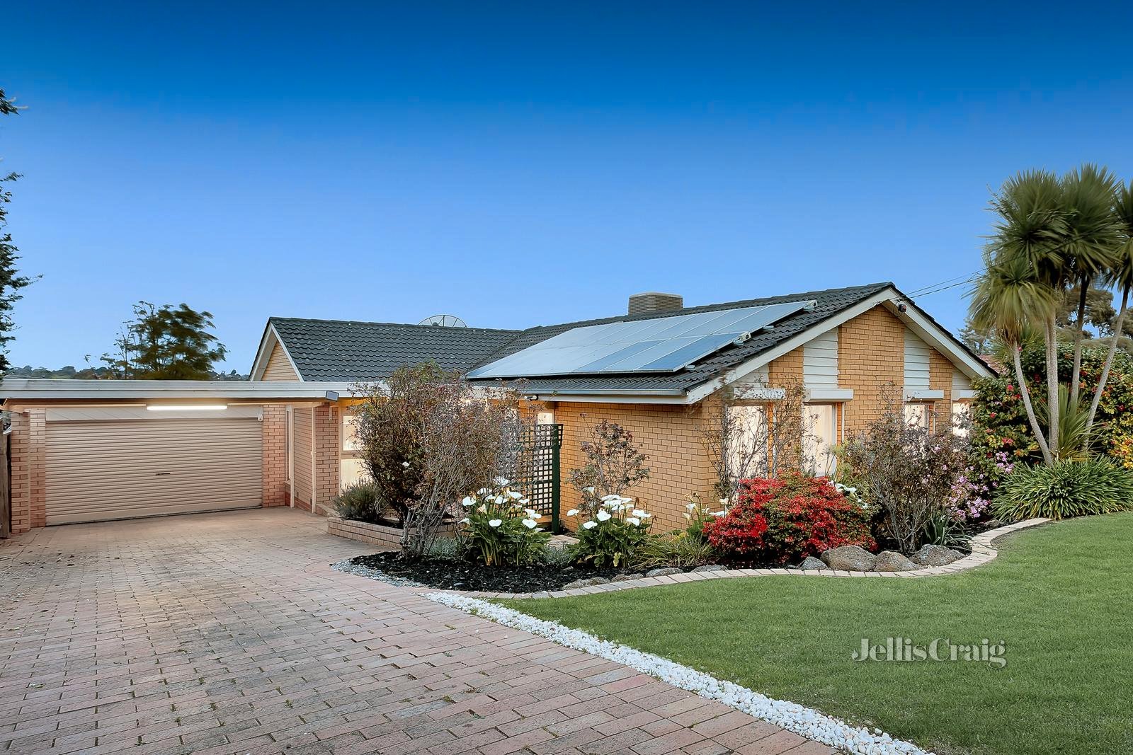 40 Saladin Avenue, Glen Waverley image 1