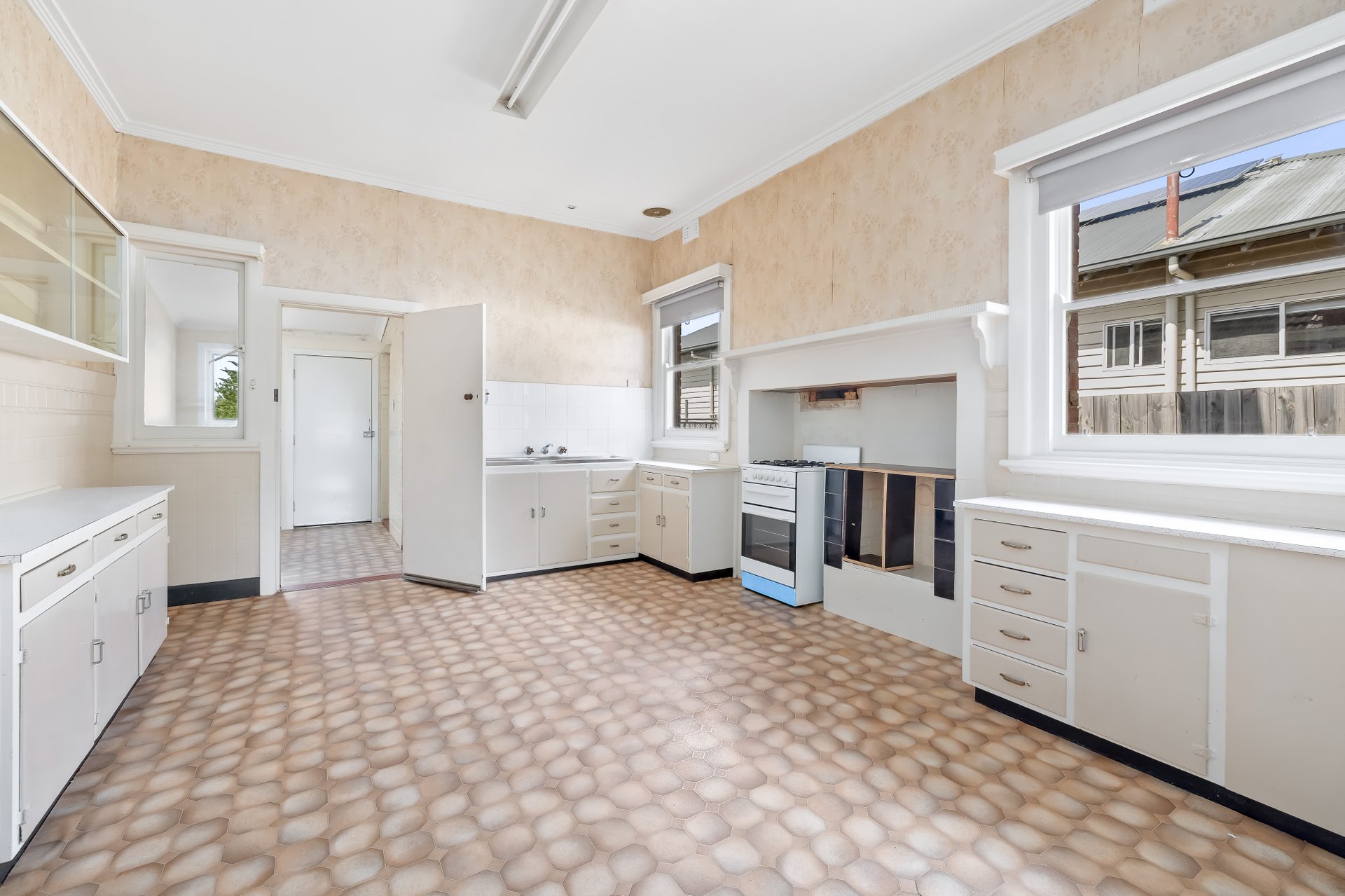 Property Gallery Thumbnail 3