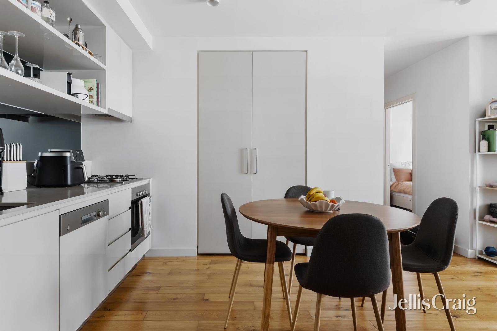 401/2 Tweed Street, Hawthorn image 2