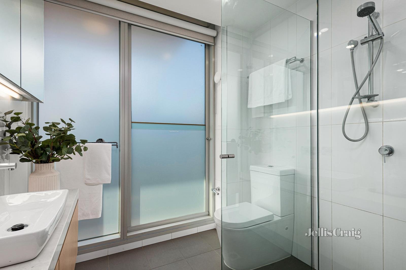 401/38 Nott Street, Port Melbourne image 12