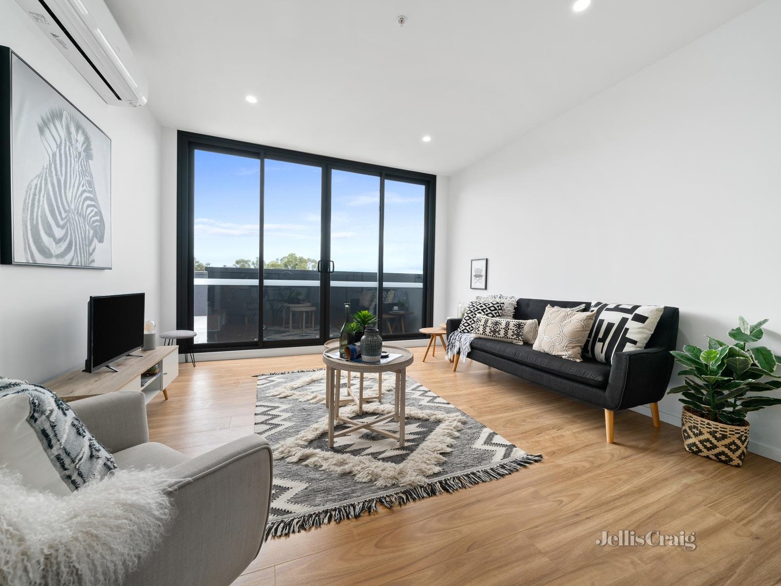 401/5 Red Hill Terrace, Doncaster East image 2