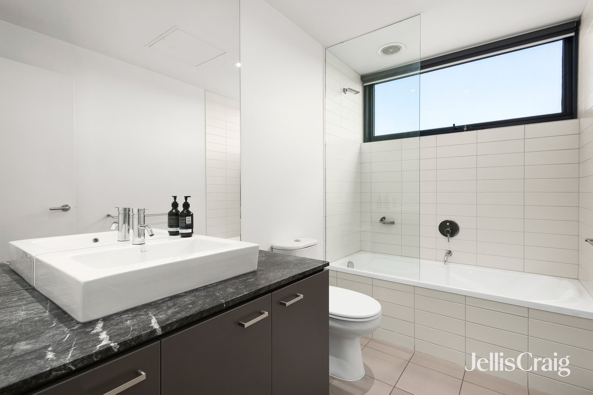 401/95 Ormond Road, Elwood image 6