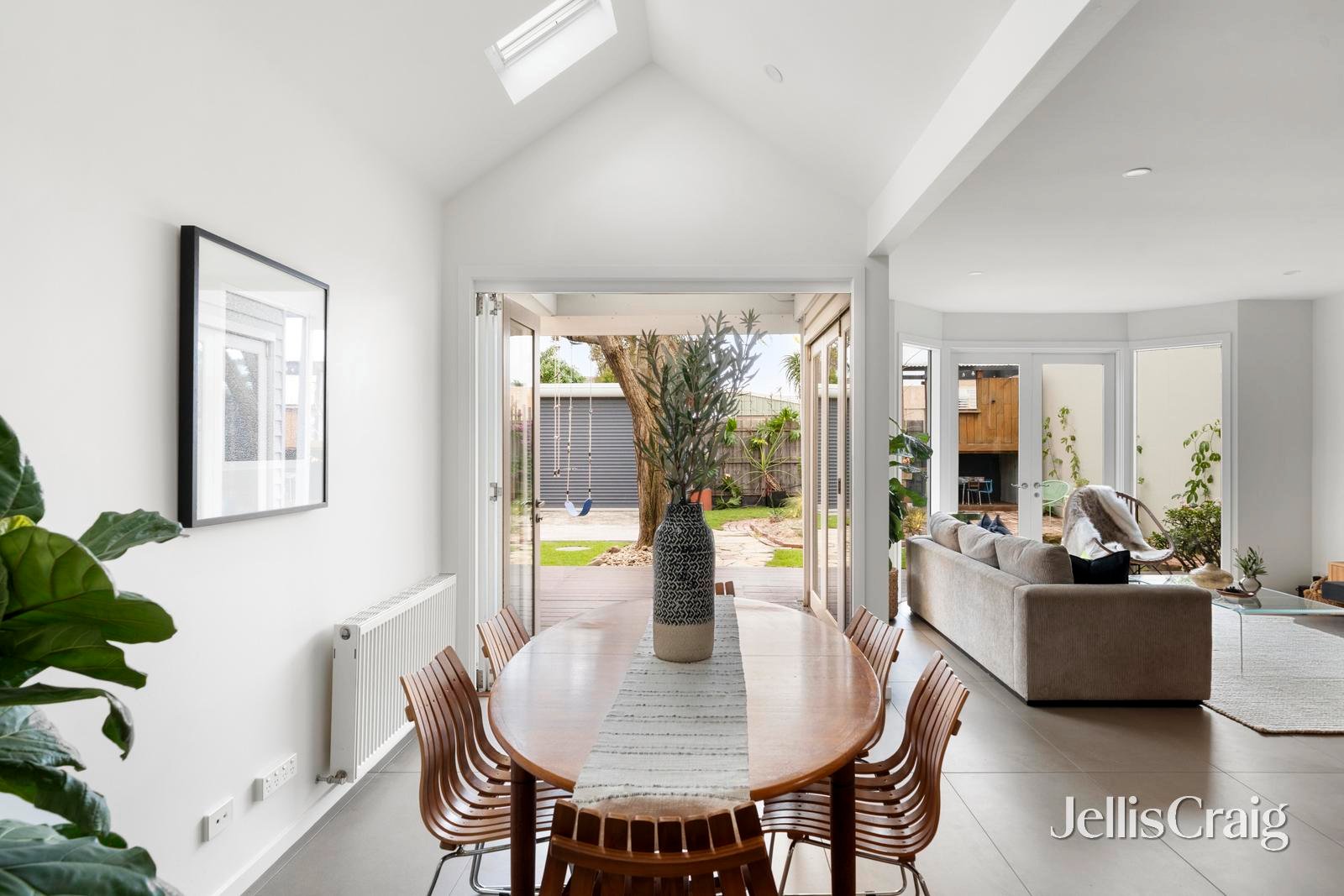 402 St Georges Road, Thornbury image 2