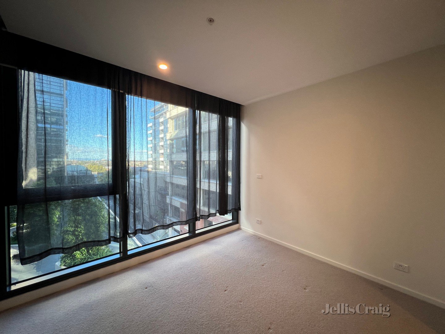 402/10 Young Street, Moonee Ponds image 5