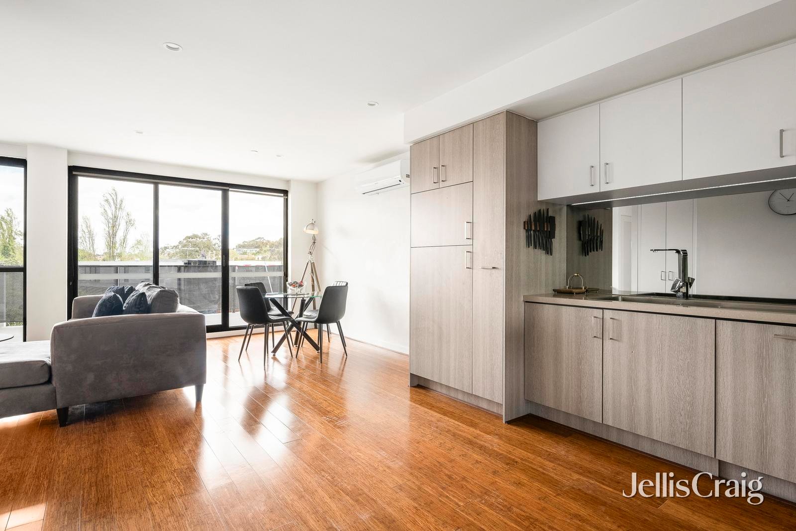 402/314 Pascoe Vale Road, Essendon image 2