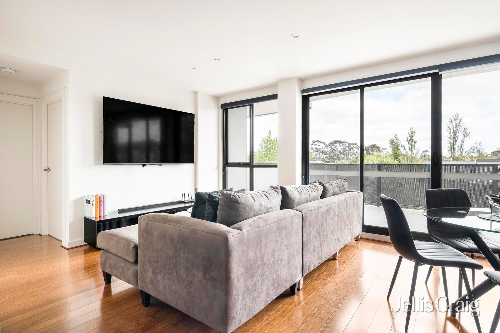 402/314 Pascoe Vale Road, Essendon image 7