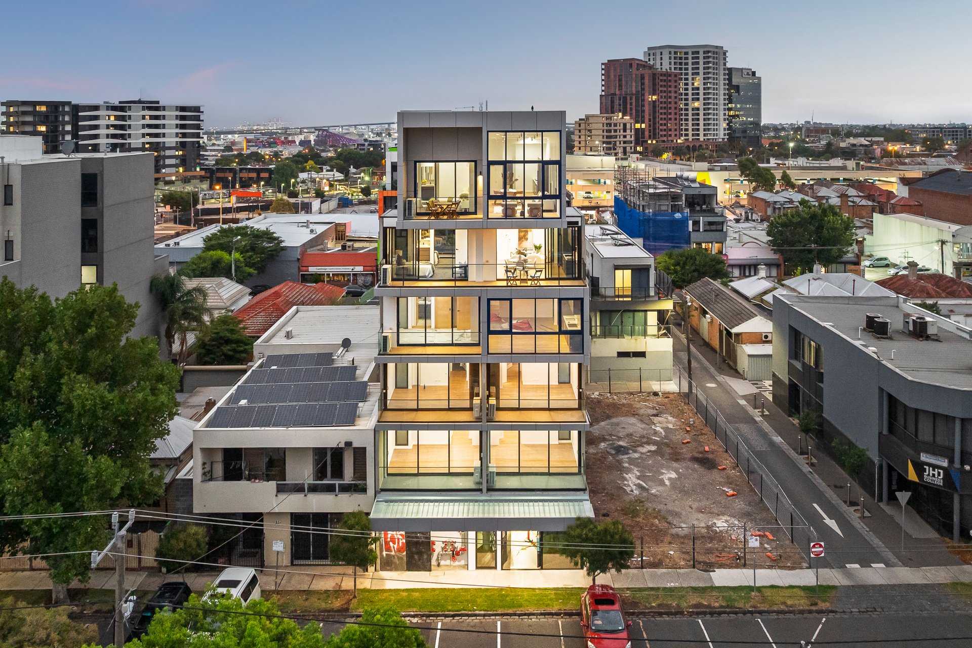 402/39 Ryan Street, Footscray image 1
