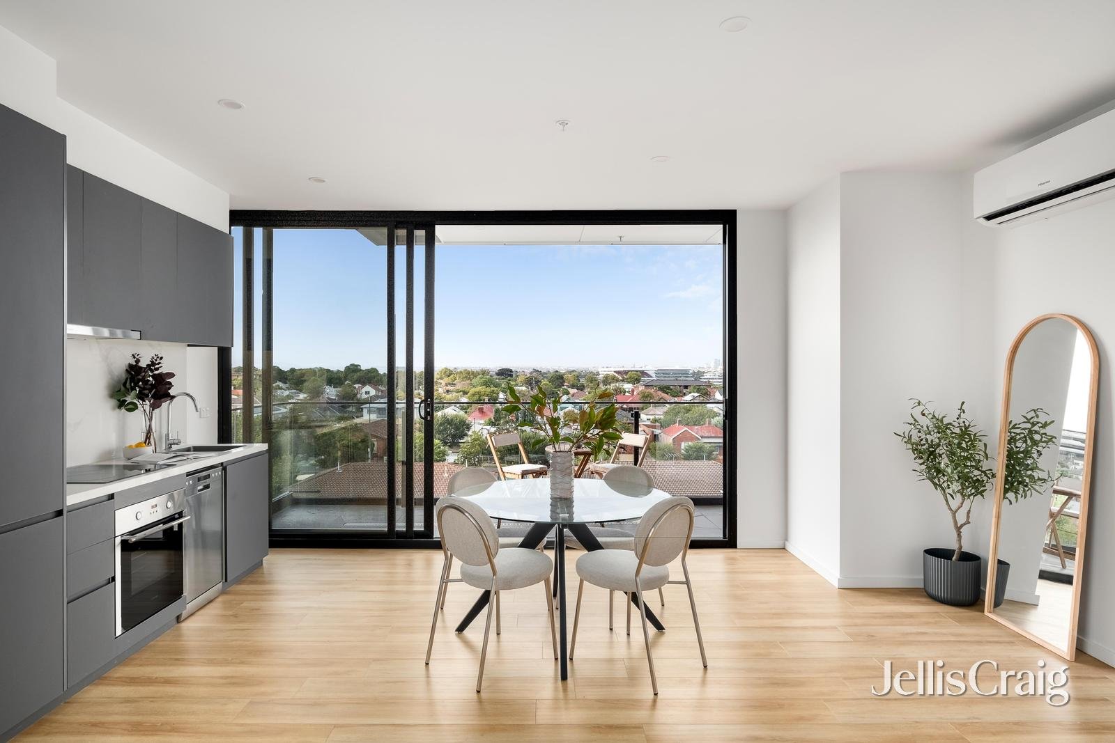 402/39 Ryan Street, Footscray image 1