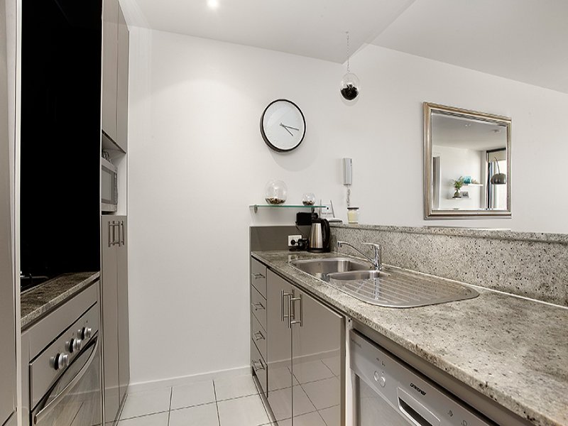 402/57 Bay Street, Port Melbourne image 4