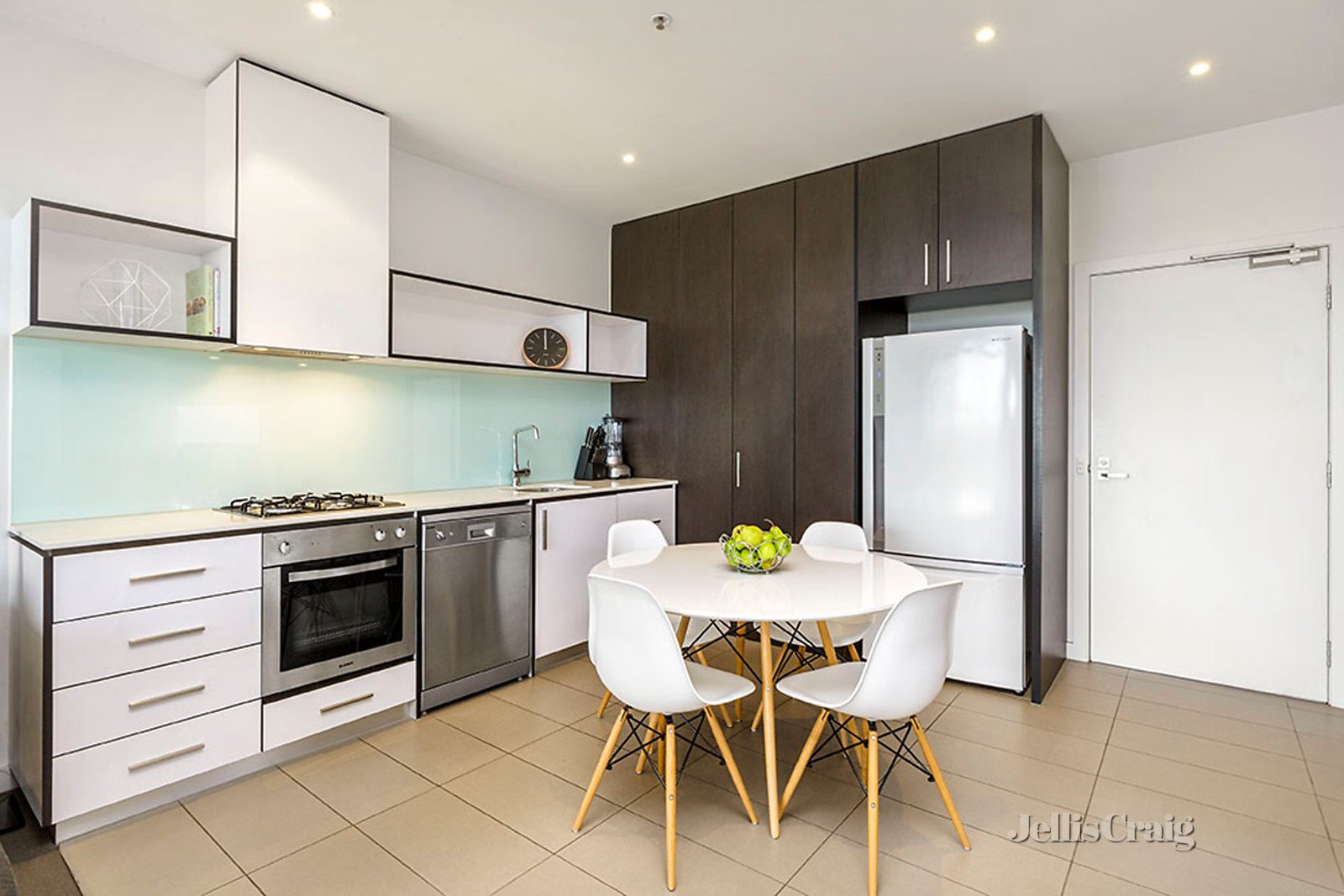 402/64 Macaulay Road, North Melbourne image 3