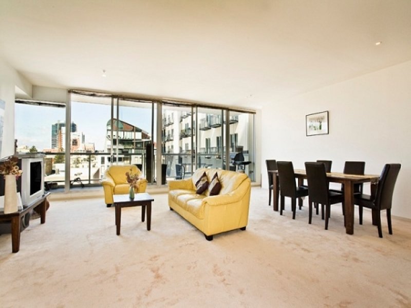 402/65 Beach Street, Port Melbourne image 4
