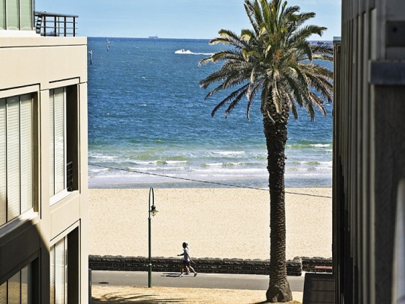 402/65 Beach Street, Port Melbourne image 5
