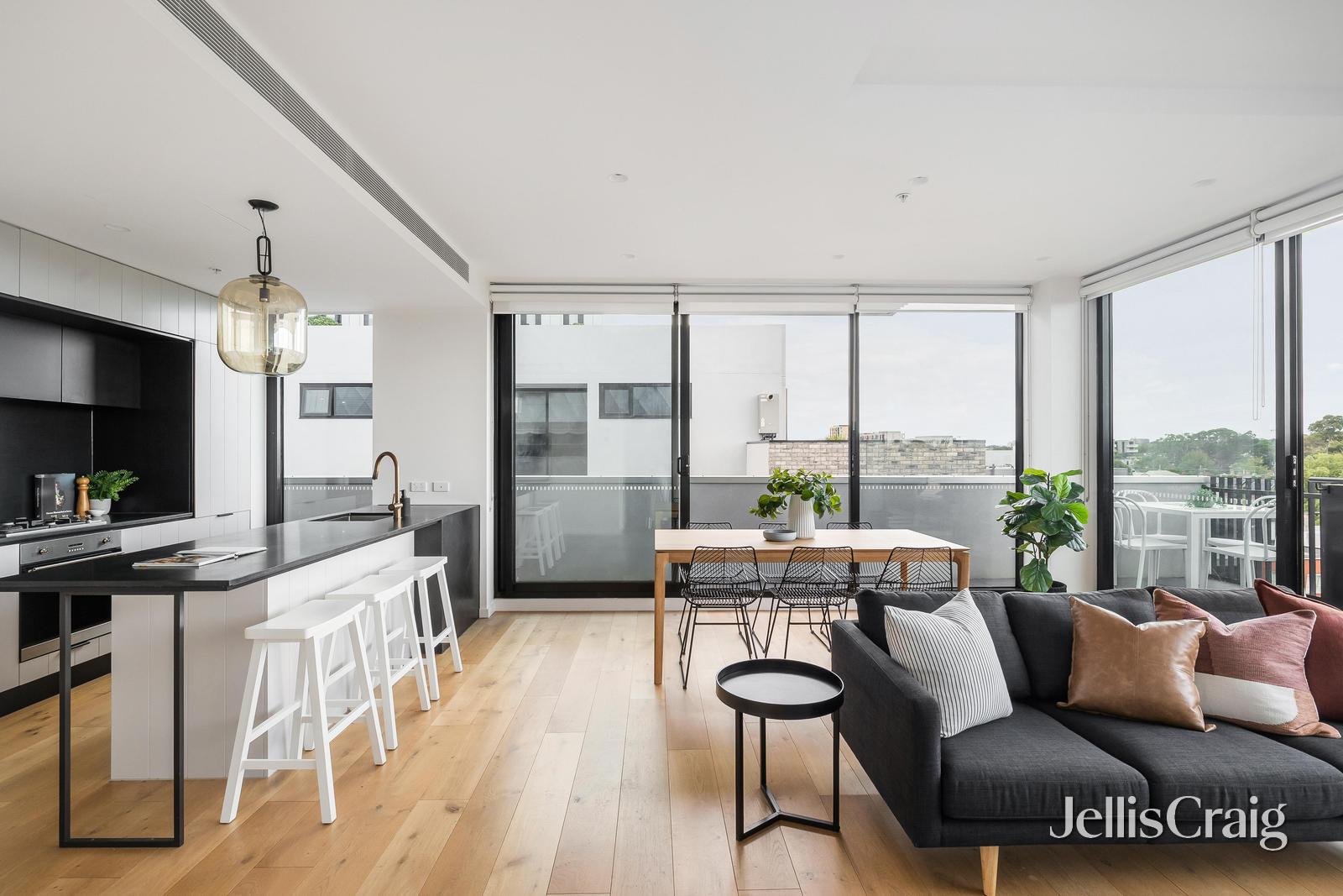 402/7 White Street, Prahran image 2