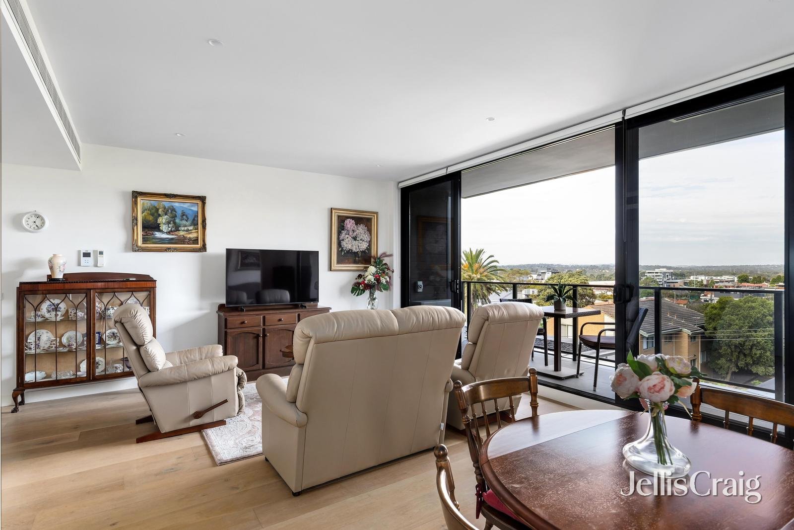 402/87 Mount Street, Heidelberg image 1