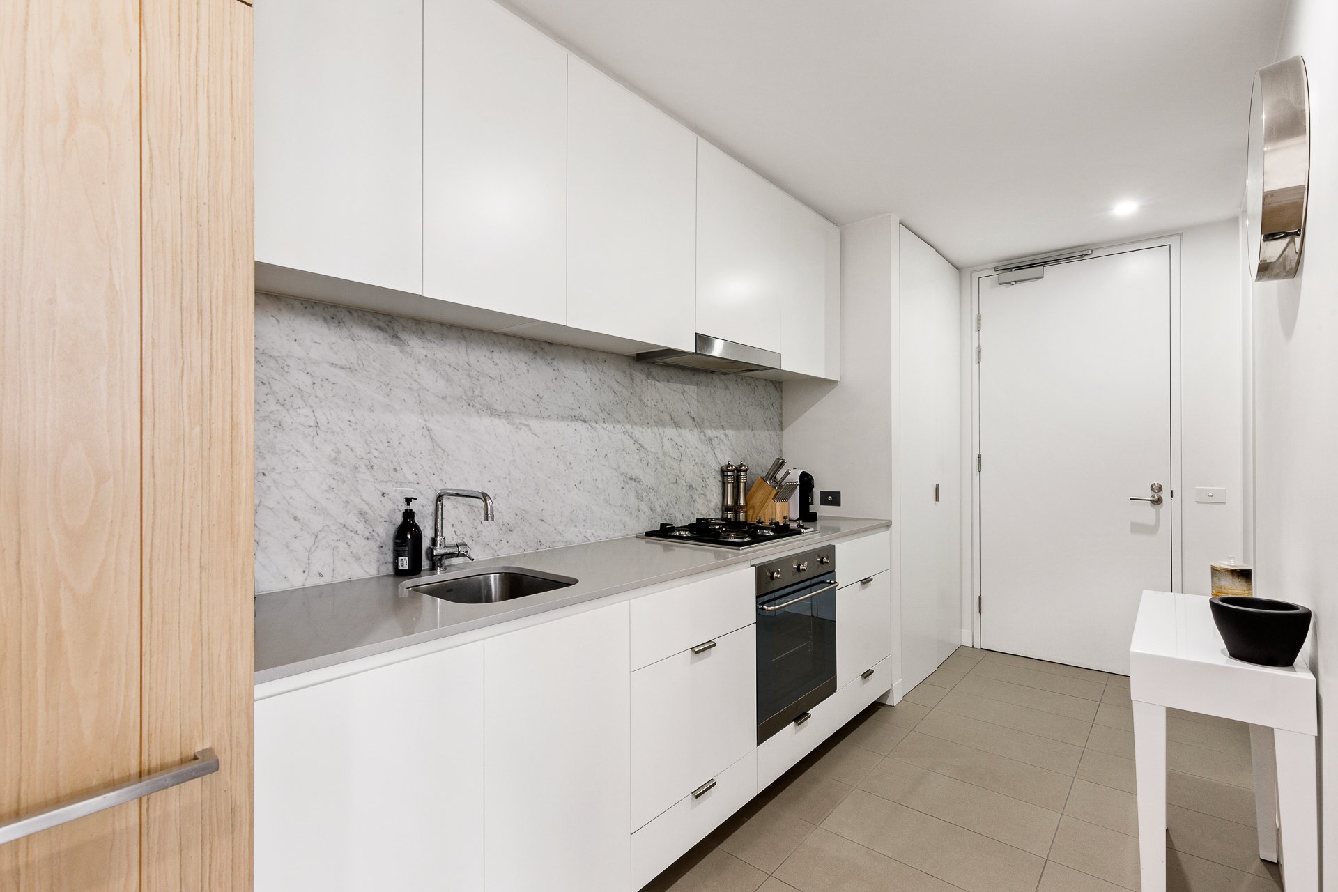 402/99 Dow Street, Port Melbourne image 2