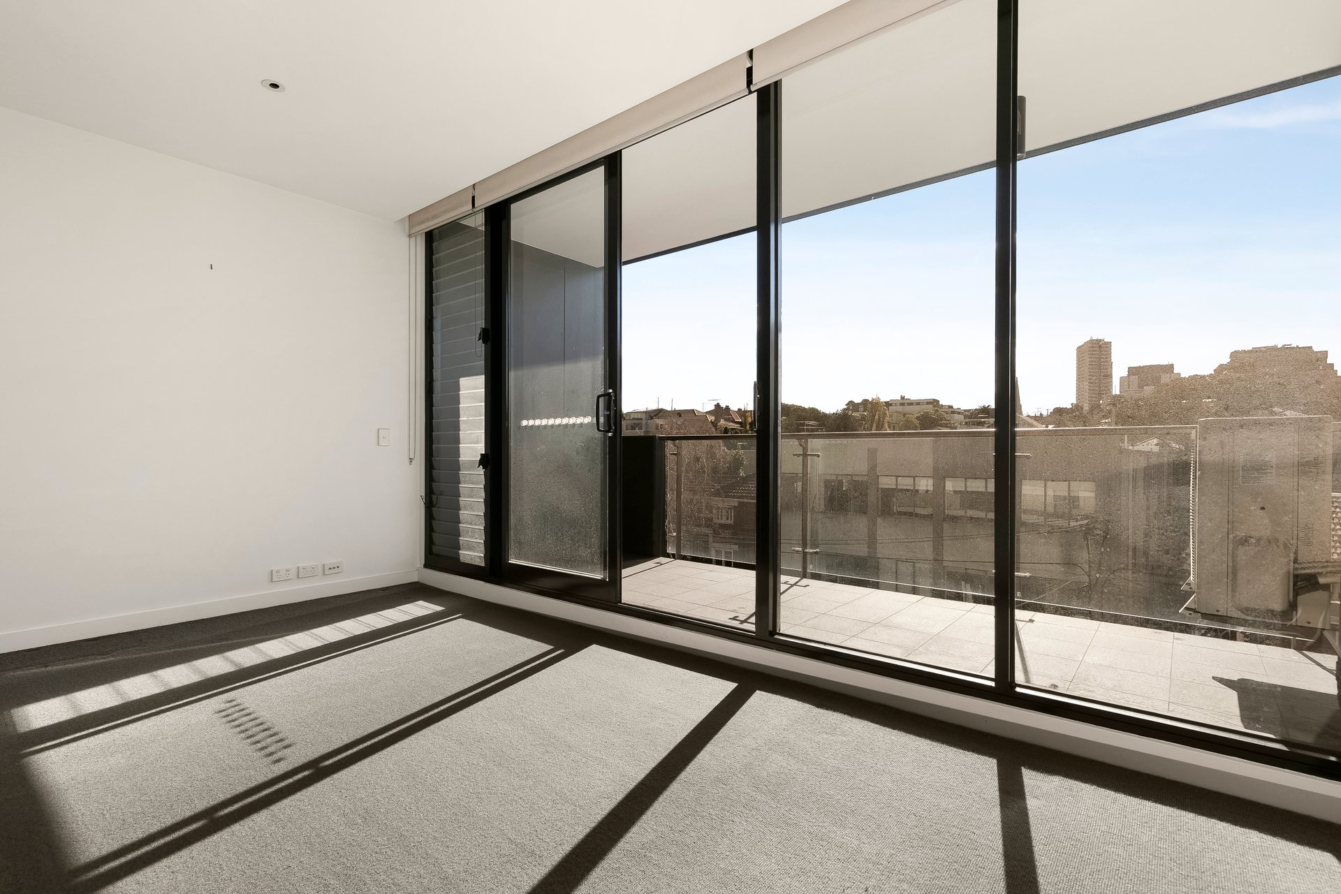 Property Gallery Thumbnail 3