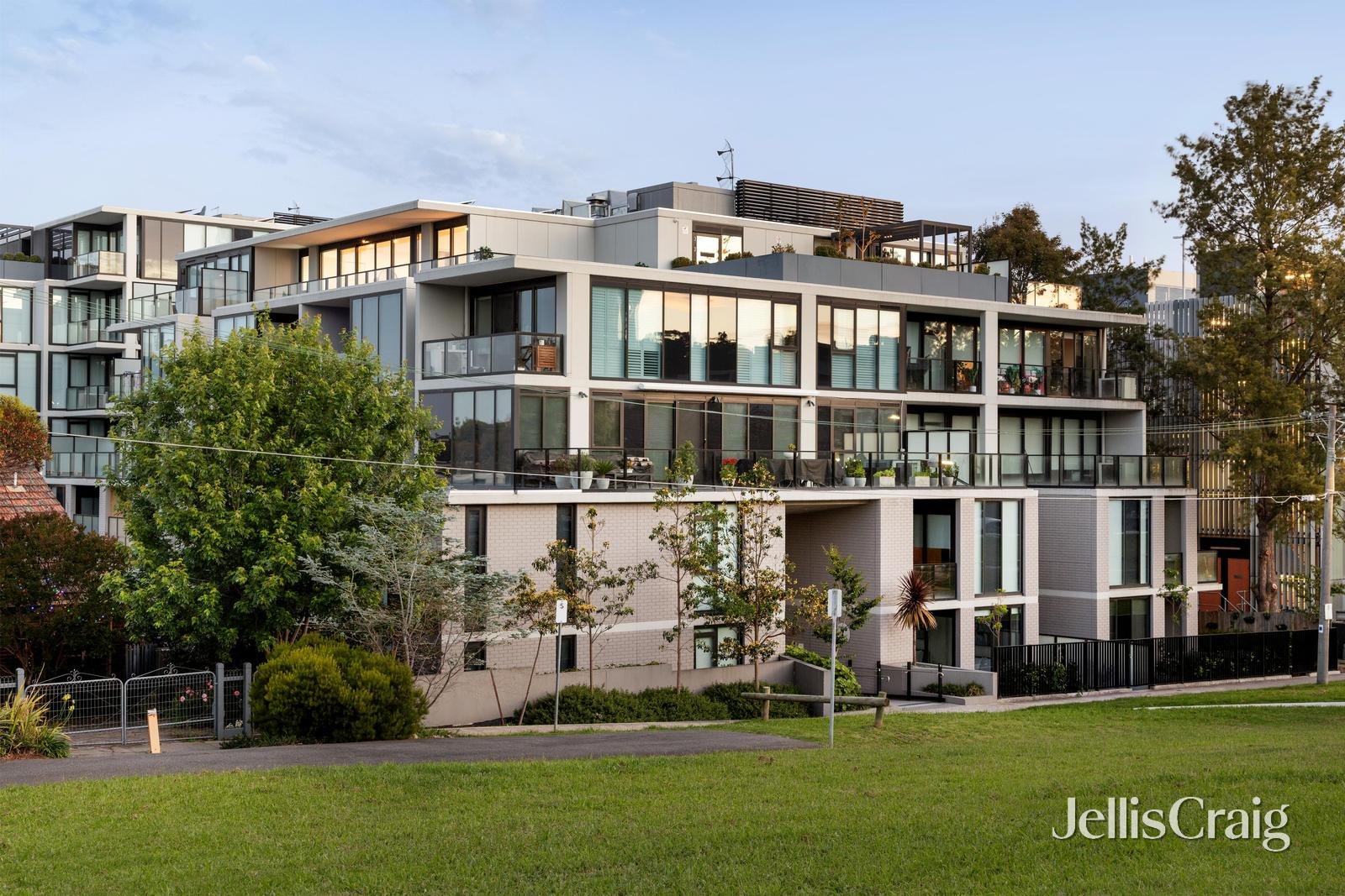 402B/12 Powlett Street, Heidelberg image 22