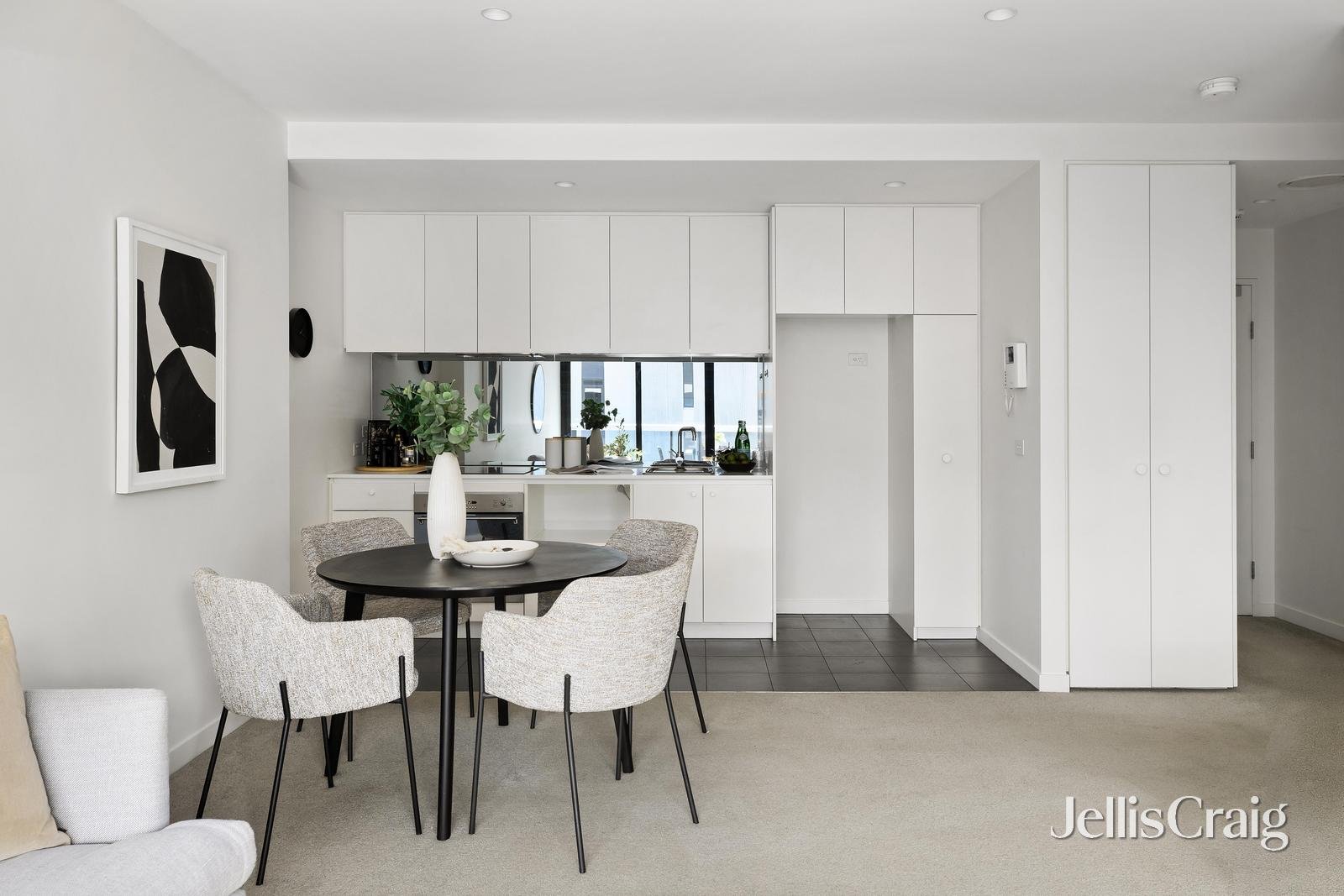 403/1 Studio Walk, Richmond image 2