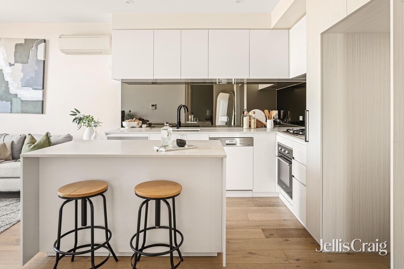 403/28 Swindon Road, Hughesdale image 3