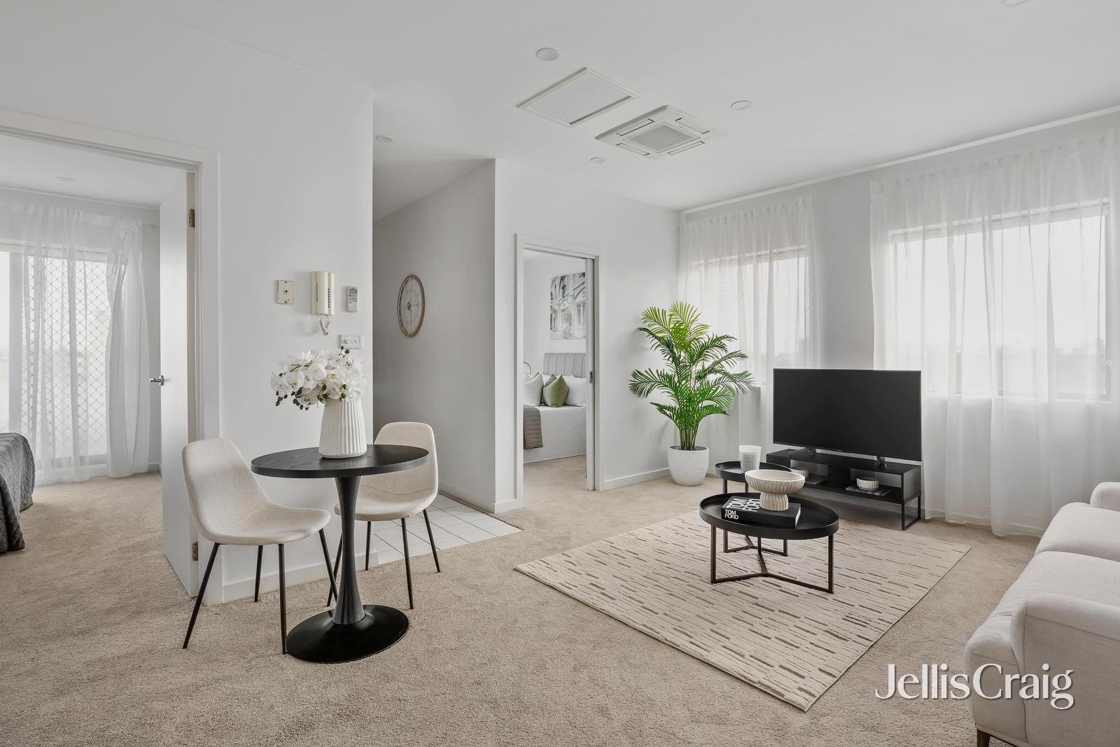 403/64 Wellington Street, St&nbsp;Kilda image 2