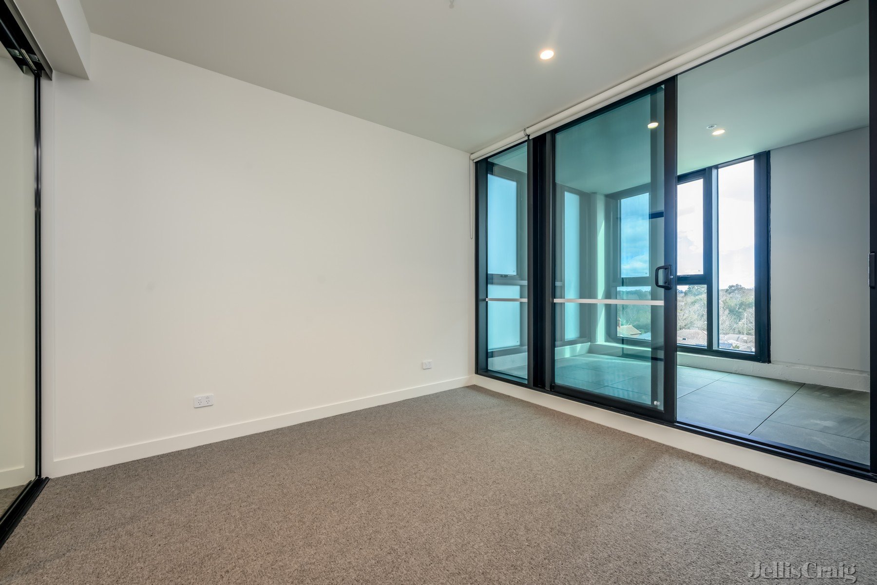 403AH/37 Paper Trail, Alphington image 4