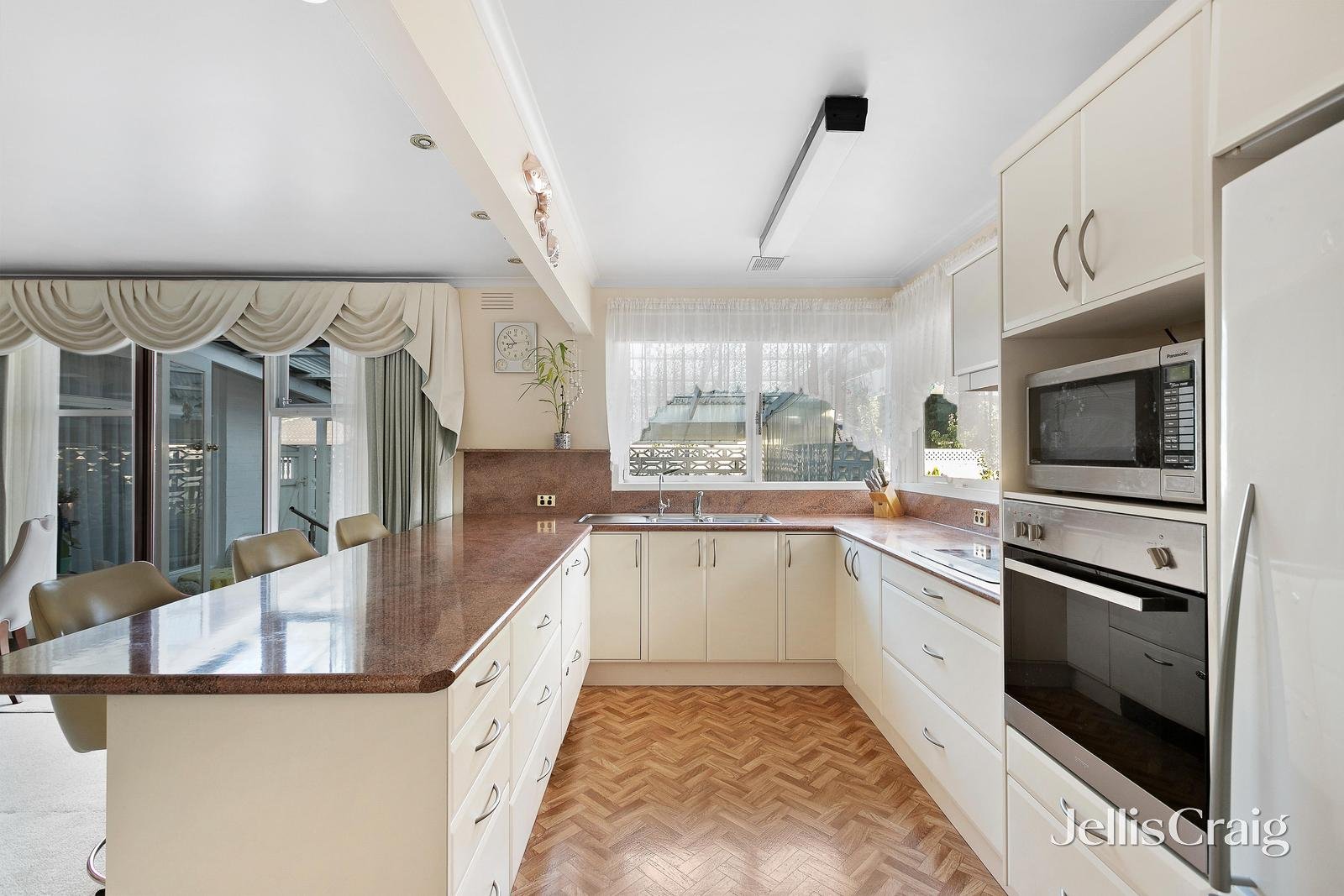 404 Highbury Road, Mount Waverley image 5
