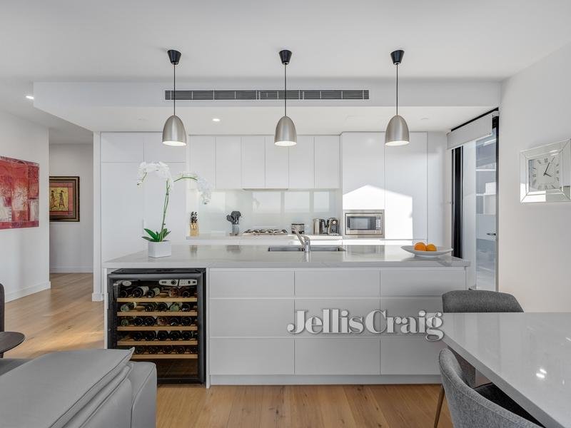 404/7 Red Hill Terrace, Doncaster East image 2