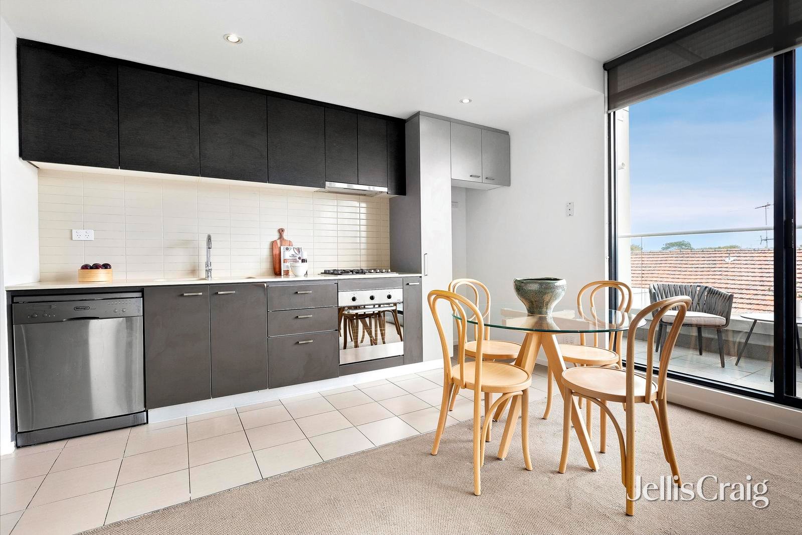 404/95 Ormond Road, Elwood image 5