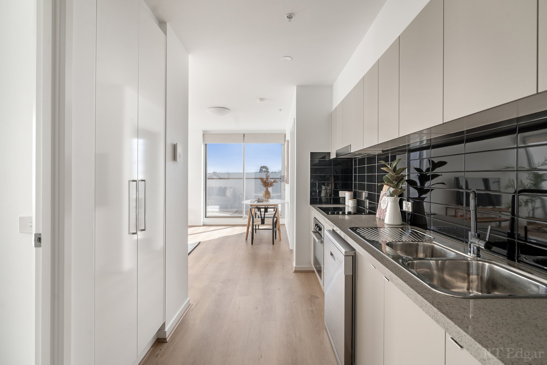 Property Gallery Thumbnail 3