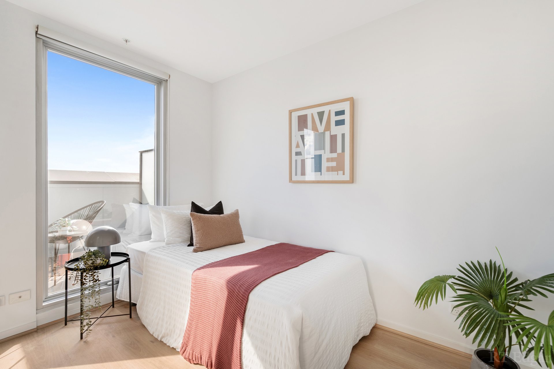 Property Gallery Thumbnail 9